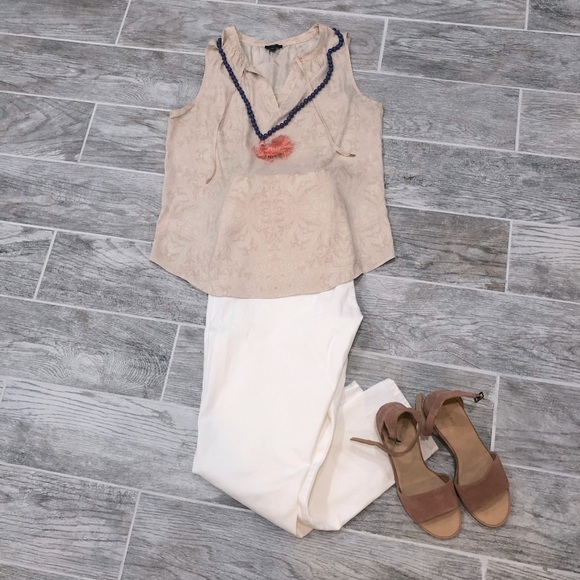 Ann Taylor Tops - 🦚HP🦚Ann Taylor pink paisley sleeveless blouse